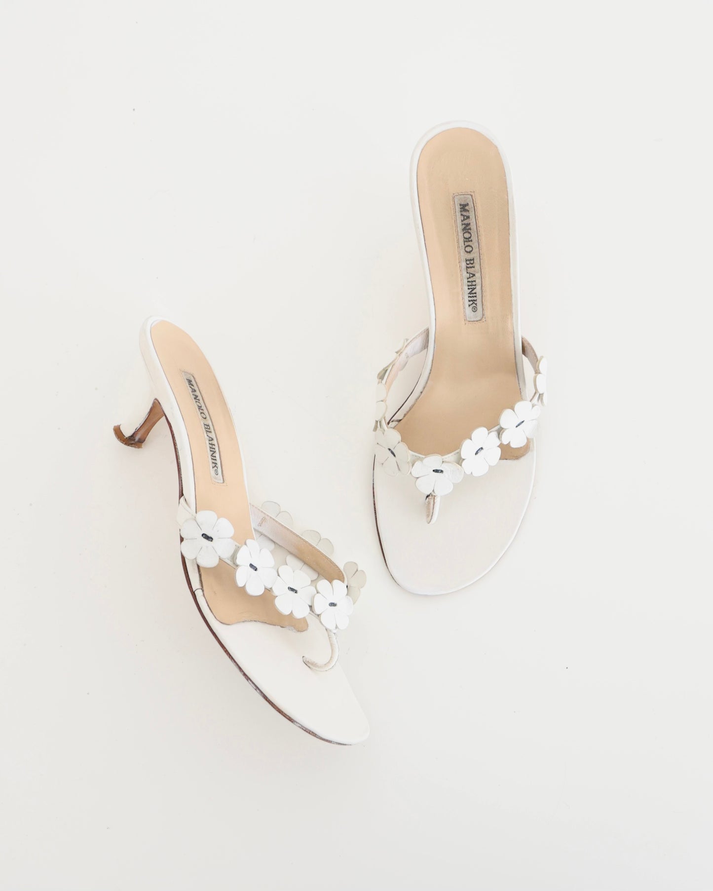 Manolo Blahnik White Flower Kitten Heels