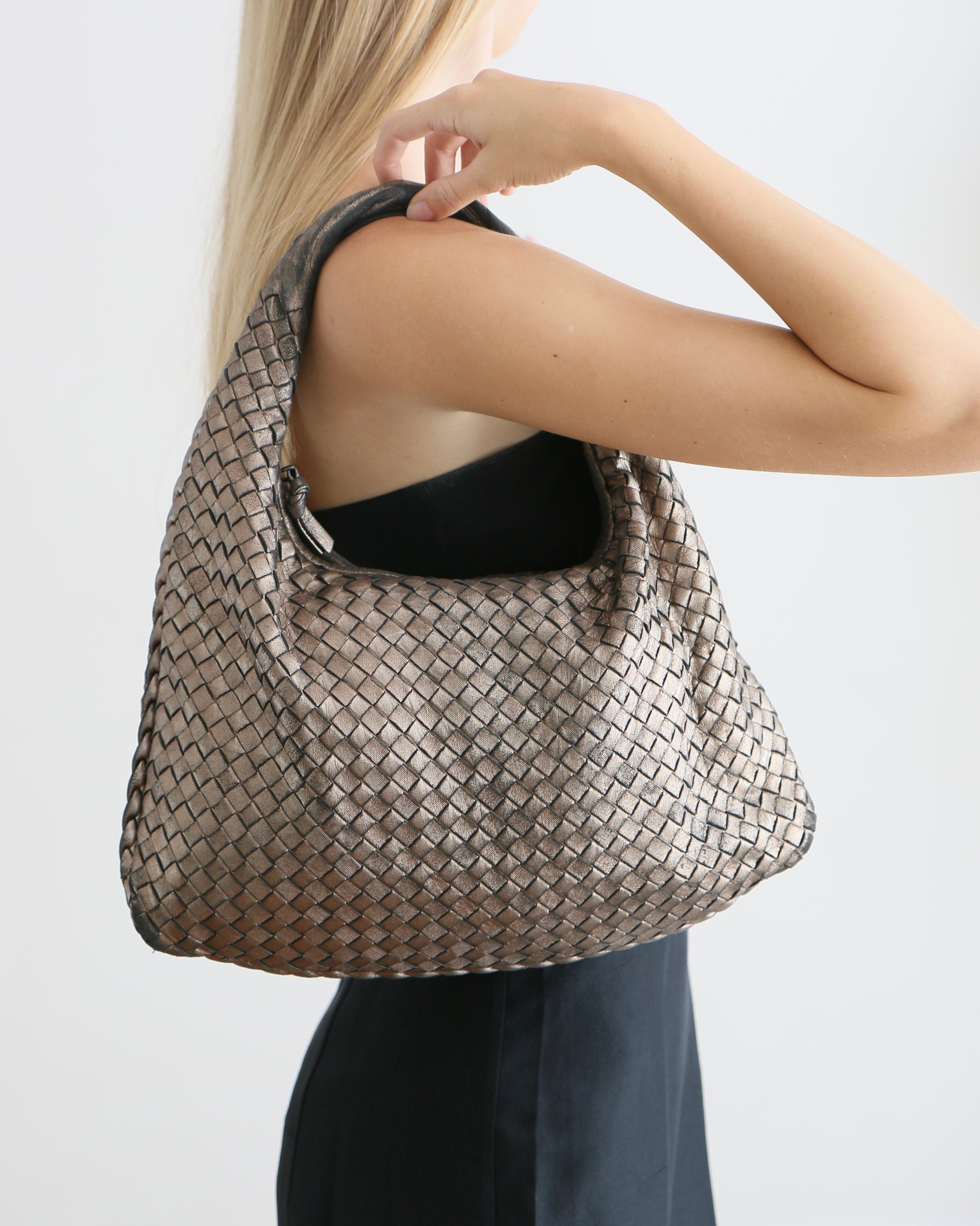 Bottega veneta intrecciato hot sale hobo bag