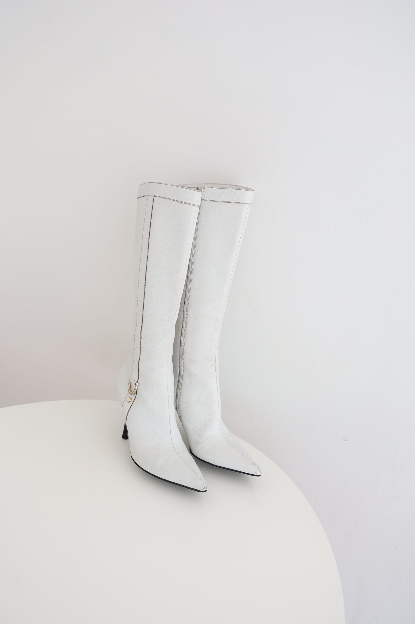 Gucci White Knee High Pointed Toe Boots