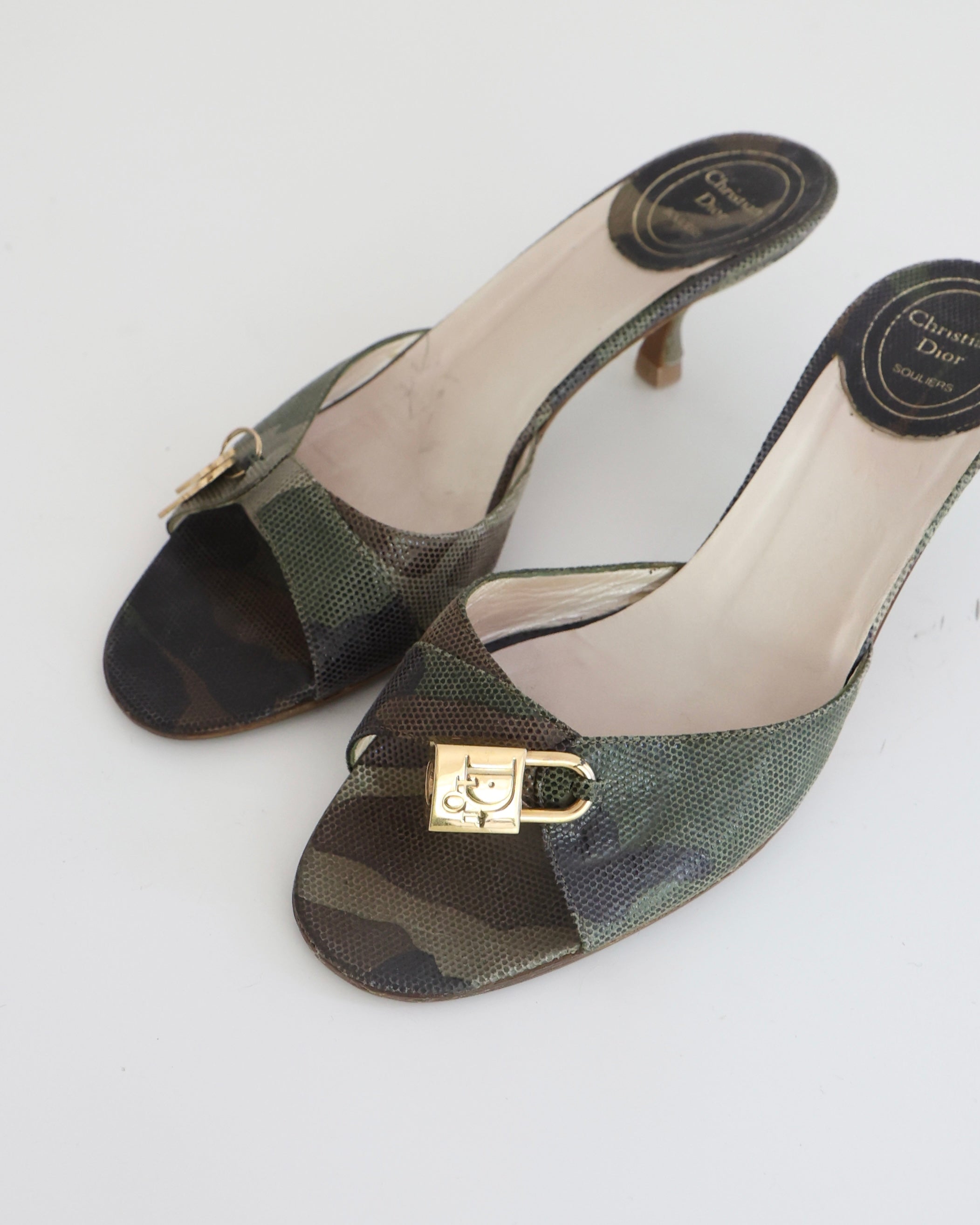 靴 Vintage Dior camouflage lock key heels Vintage Dior Lock And Key Heels – Chloe Vintage
